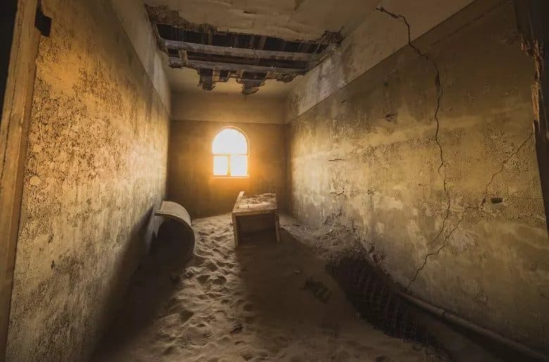 kolmanskop abandoned building
