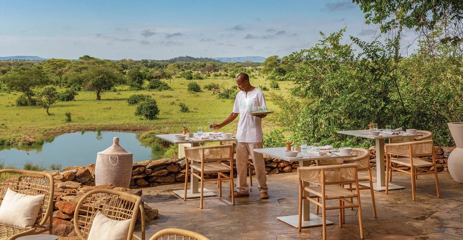 Outdoor dining at Singita Faru Faru