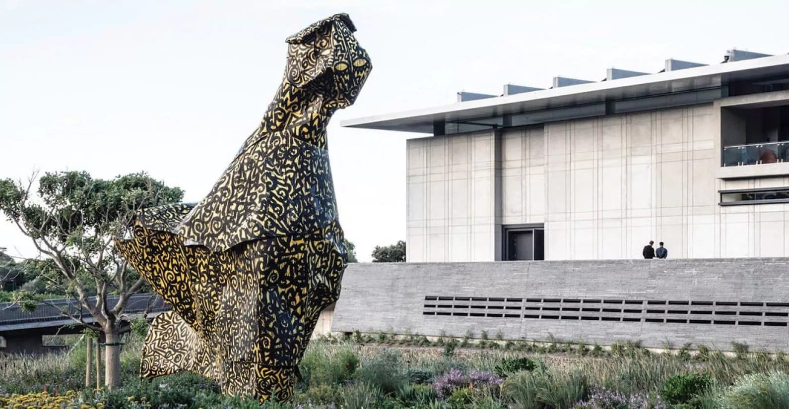 victor ehikhamenor sculpture