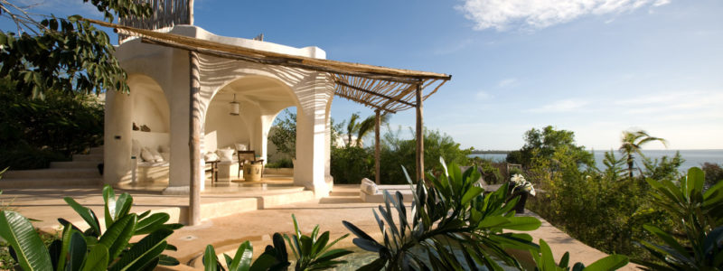 Villa exterior, outdoor and pool area overlooking African sea. Kilindi-Pavillion luxury villa.