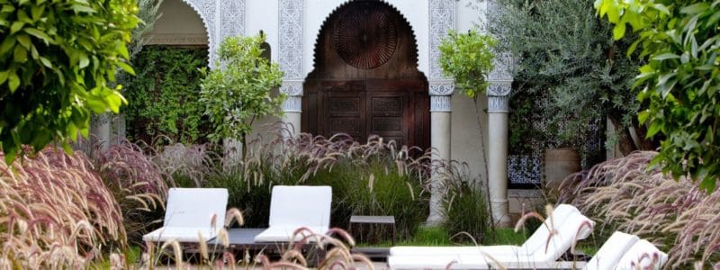 Luxury Villa decking area immersed in African vegetation with luxury design surrounding - Villas des orangers.