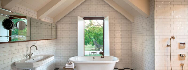 5.bathroom-of-queen-bee-loft-suite-in-farmhouse1