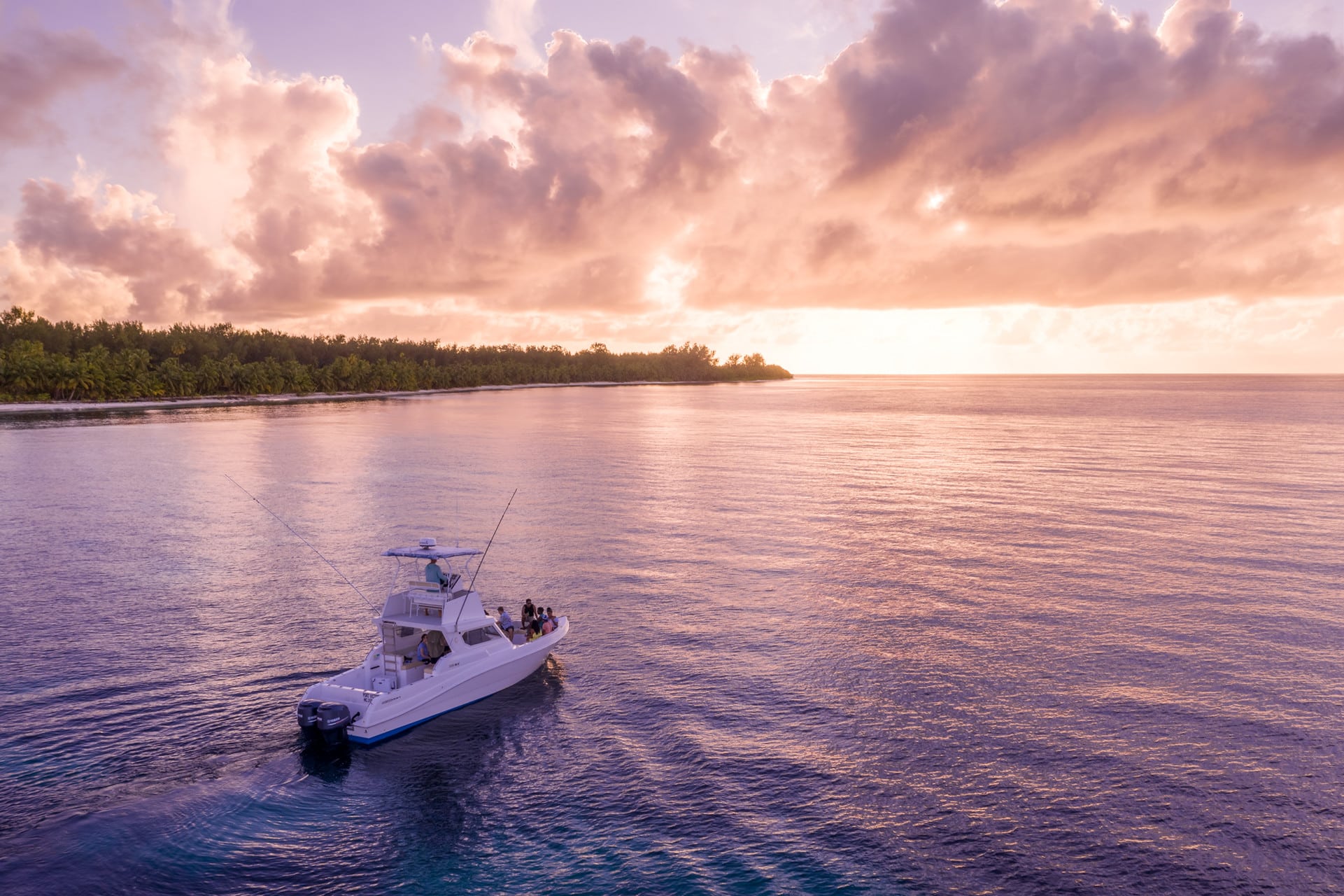 10 day marine conservation, picture taken of boat in the ocean
