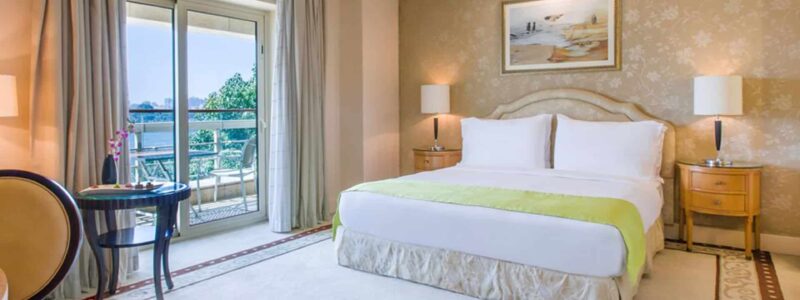 kempinski-nile-hotel_-nile-deluxe-room-bedroom