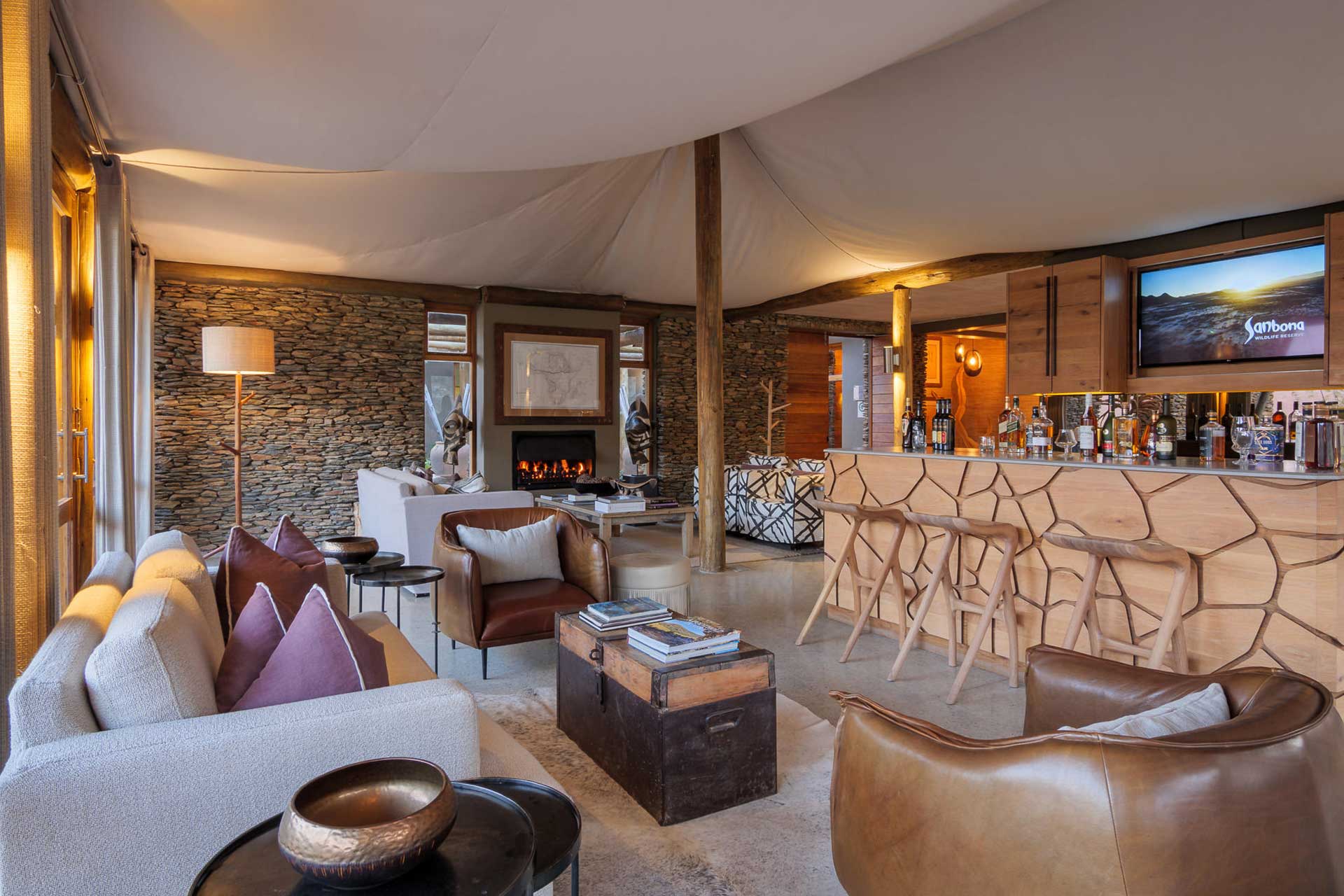 Comfortable bar and lounge area in the main public area at Dwyka Tented Lodge. 