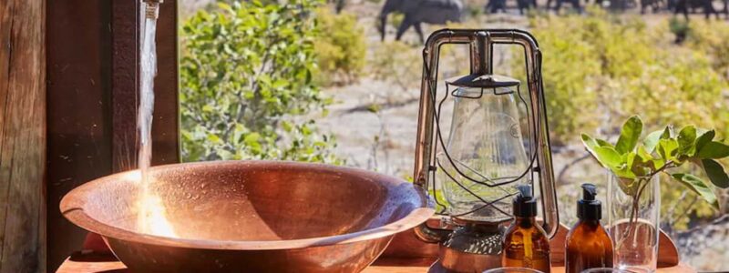 Sky Suite_0002_Acc-18Skybeds-Bathroom-overlooking-the-ellies