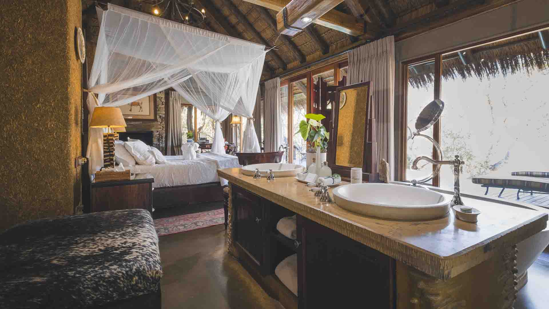 A superior suite bedroom and bathroom at Jabulani Safari Lodge. 