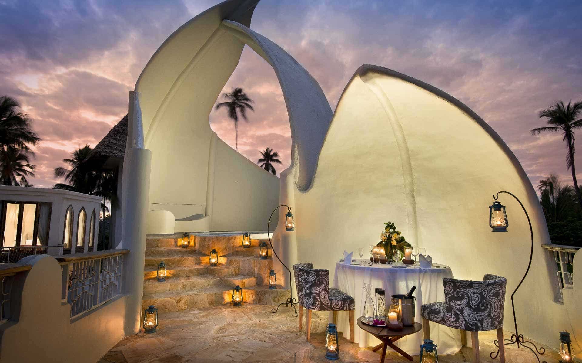 A magnificent dining setting outside Kimwondo Villa at Xanadu - one of the top villas in Africa. 